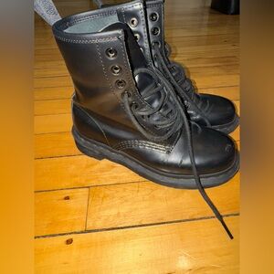 Dr martens 1460 MONO
Smooth Leather Lace Up Boots size 5